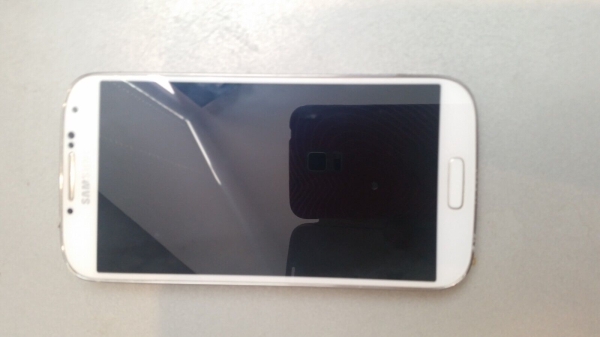 Samsung  Galaxy S4 GT-I9507 – 16GB – White Frost (Ohne Simlock) Smartphone