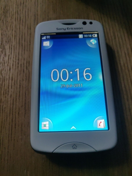 Sony Ericsson TXT CK15i Smartphone weiß (entsperrt)