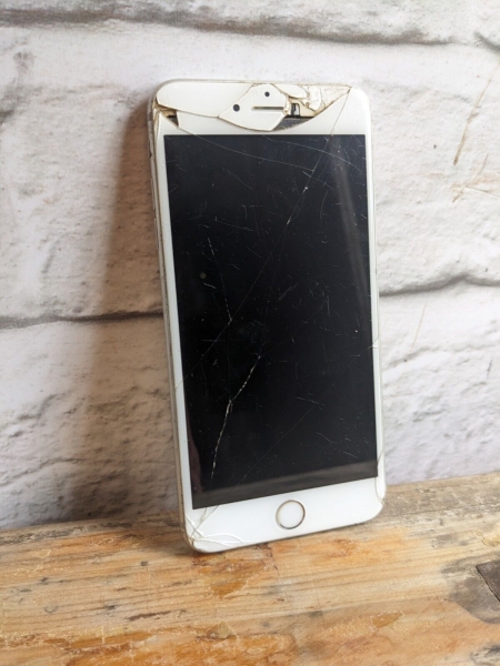 Apple iPhone S weiß Smartphone – für ERSATZTEILE / REPARATUREN
