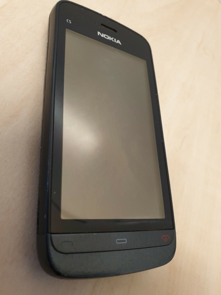 Nokia C5-03 – Aluminiumgrau (Three) Smartphone