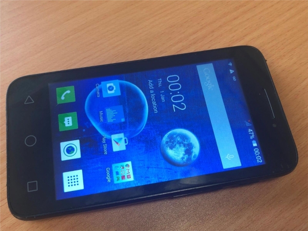 Alcatel Pixi 3 (4) 4013X 4GB schwarz (entsperrt) Android 5 Smartphone