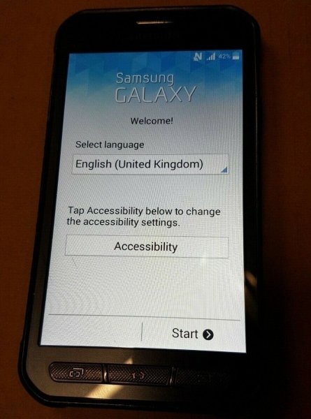 Samsung Galaxy Xcover 3 (ENTSPERRT) Smartphone 8GB ROBUST grau RISSBILDSCHIRM