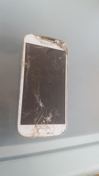 Samsung Galaxy S4 Mini I9195 – ANSTÄNDIGER ZUSTAND – DEFEKT – FÜR TEILE – ANGEBOT