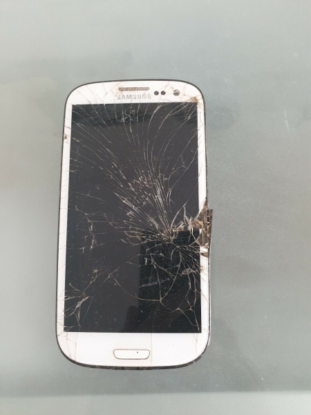 Samsung Galaxy SIII S3 I9300 – ANSTÄNDIGER ZUSTAND – DEFEKT – NUR FÜR TEILE