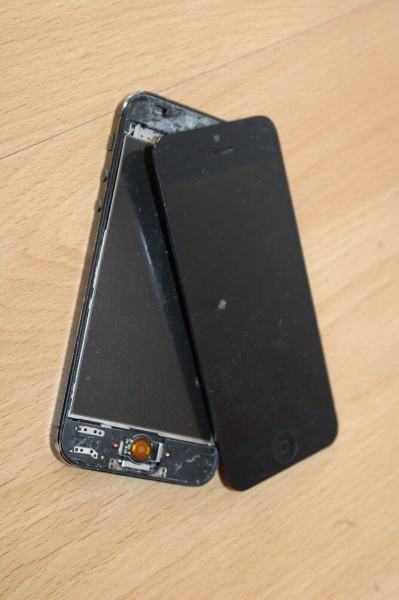 Smartphone Apple iPhone 5 A1429 – 16GB – Schwarz & Graphit (Ohne Simlock) defekt