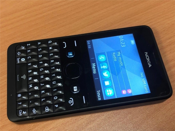 Nokia Asha 210 – Schwarz (Tesco Network) Smartphone Handy QWERTY voll funktionsfähig