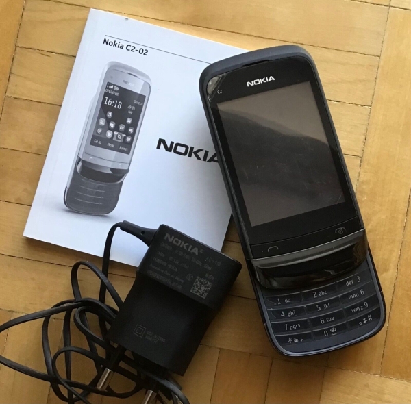 Nokia  C2-02 / Type RM-692 / Schwarzer Chrom Smartphone
