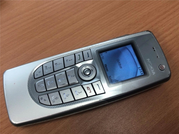 Nokia 9300 – Silber (entsperrt) Communicator Vintage Smartphone QWERTY
