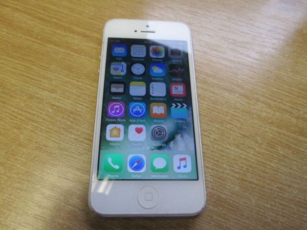 Apple iPhone 5 – 16 GB – weiß & silber (EE) gebraucht gelesen – D465