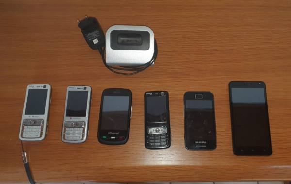 6 Handys Smartphone Nokia N73 Samsung GT-S5830  ionik Ladestation  Dual Sim