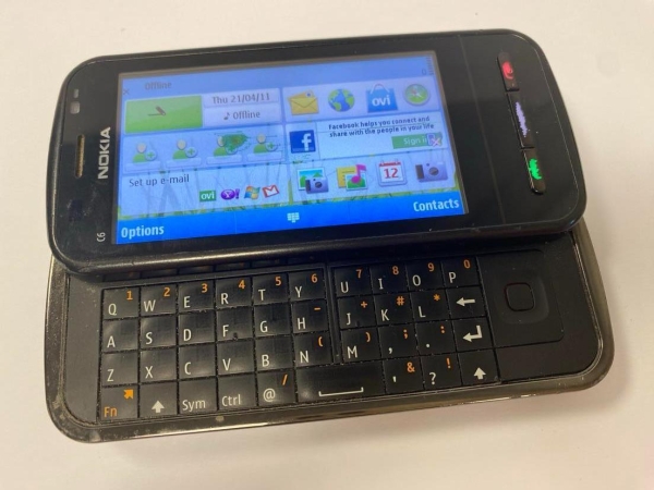 Nokia C6 schwarz (entsperrt) Smartphone C6-00 Handy – mit Display Pixel defekt
