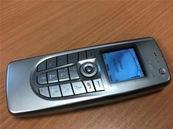 Nokia 9300 – Silber (entsperrt) Communicator Vintage Smartphone QWERTY