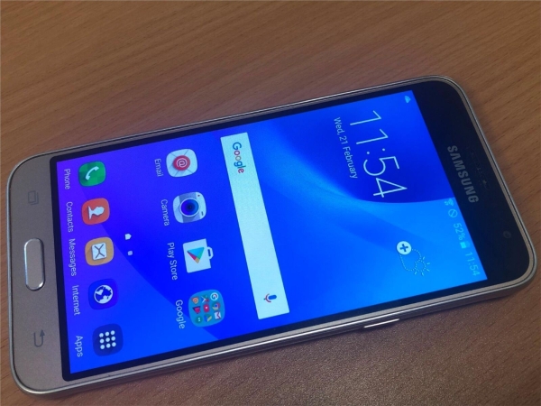 Samsung Galaxy J3 (2016) SM-J320FN 8GB Gold (entsperrt) Smartphone guter Zustand