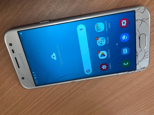 Samsung Galaxy J3 (2017) J330FN Gold (entsperrt) Android 9 Smartphone mit Beschädigung