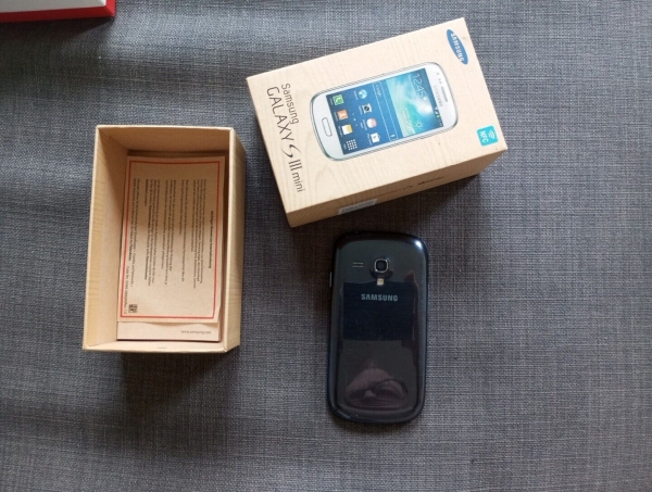 Samsung Galaxy S III mini GT-I8200N – 8GB – Blau (Ohne Simlock) Smartphone