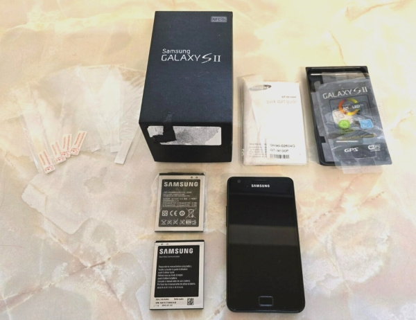 Classic verpackt Samsung Galaxy SII S2 GT-I9100P NFC 16GB edel schwarz Smartphone
