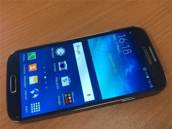 Samsung Galaxy S4 GT-I9505 schwarz (entsperrt) Android 5 Smartphone mit Beschädigungen