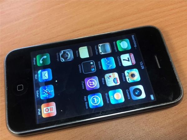 Apple iPhone 3G A1241 – 8GB – Schwarz (entsperrt) Smartphone – mit Beschädigung
