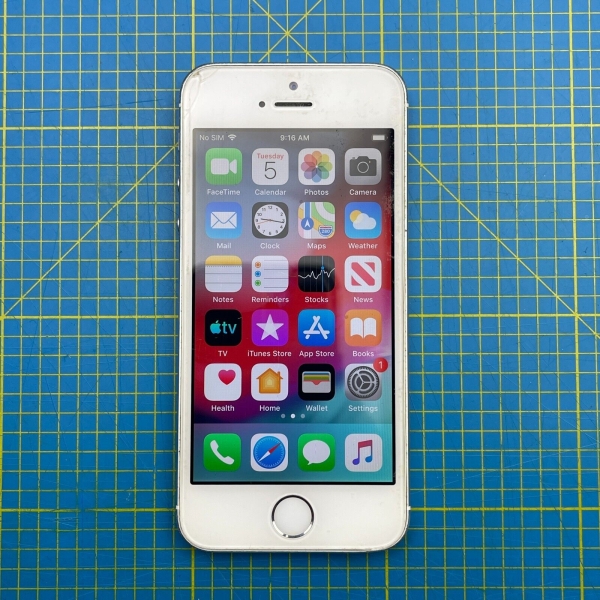 Apple iPhone 5s – 16GB – weiß & silber (Tesco Mobile) A1457 (GSM) gerissen