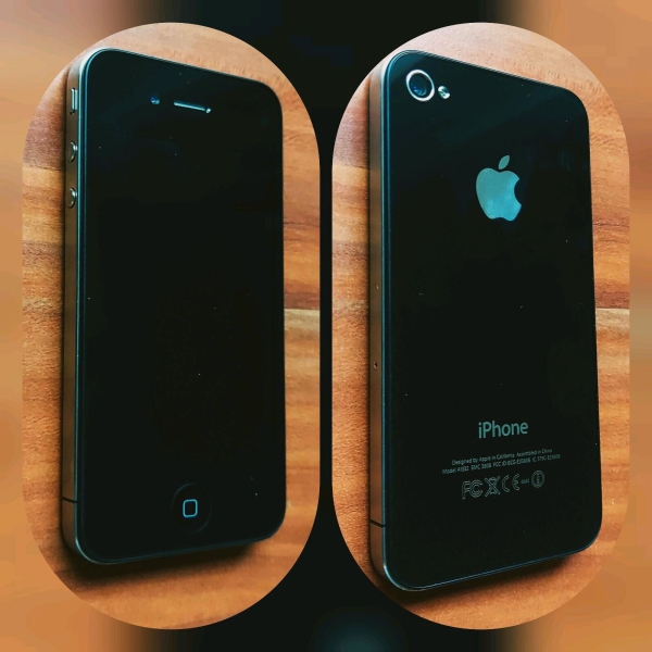 Handy Smartphone Apple iPhone 4 In der Farbe Schwarz