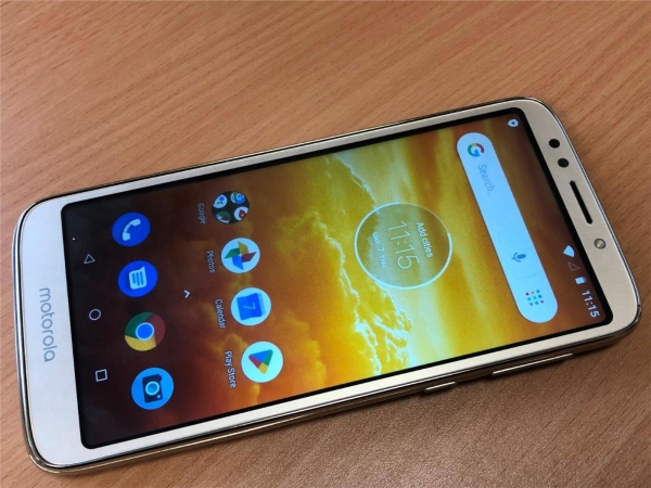 Motorola Moto E5 Play XT1920 16GB – (entsperrt) gold Android 8 Smartphone