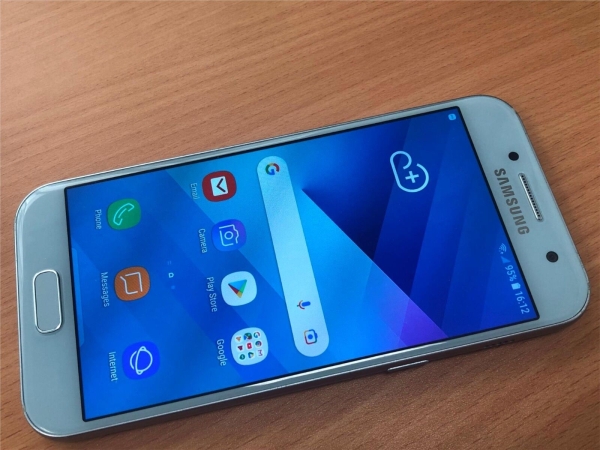 Samsung Galaxy A3 (2017) A320FL – 16GB – blau (entsperrt) Android 8 Smartphone
