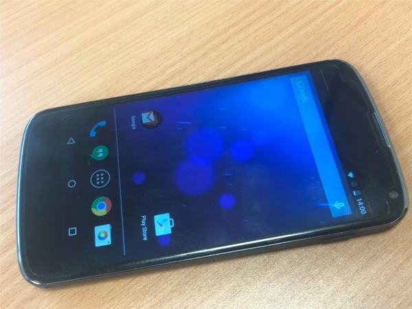 LG Nexus 4 E960 8GB schwarz (entsperrt) Android 5 Smartphone