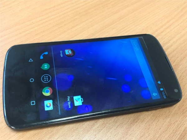 LG Nexus 4 E960 8GB schwarz (entsperrt) Android 5 Smartphone