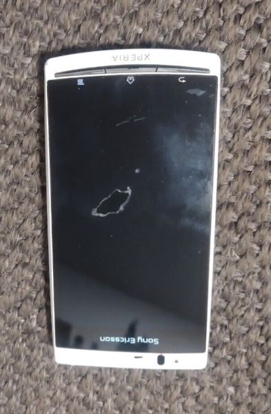 Smartphone LG  Xperia LT 18i in weiss