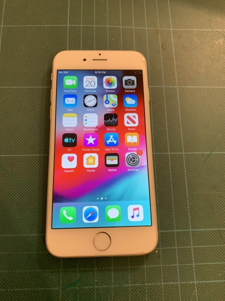 Apple iPhone 6 – 64 GB – silber (Vodafone). Rissiger Bildschirm.