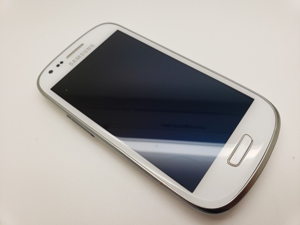 GRADE A ENTSPERRT Samsung Galaxy S III Mini GT-i8200N 8GB weiß Smartphone