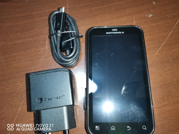 Motorola Defy+ – Grau Schwarz  Smartphone Neuwertig  mit 2gb Micro Sd