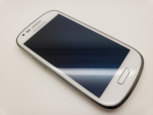 Top Zustand ENTSPERRT Samsung Galaxy S III Mini GT-I8200 8GB weiß Smartphone