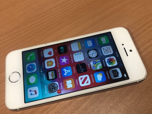 Apple iPhone 5S A1457 – Weiß & Silber 16GB (entsperrt) Smartphone mit Beschädigung