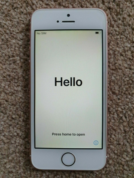 Apple iPhone SE 1. Gen – 64GB – Roségold – ENTSPERRT – A1723 – mit schwarzer Hülle