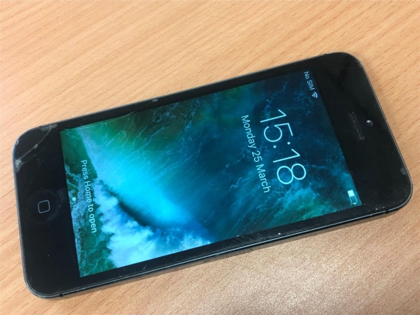 Apple iPhone 5 A1429 32GB schwarz/schiefer (entsperrt) Smartphone mit Beschädigung