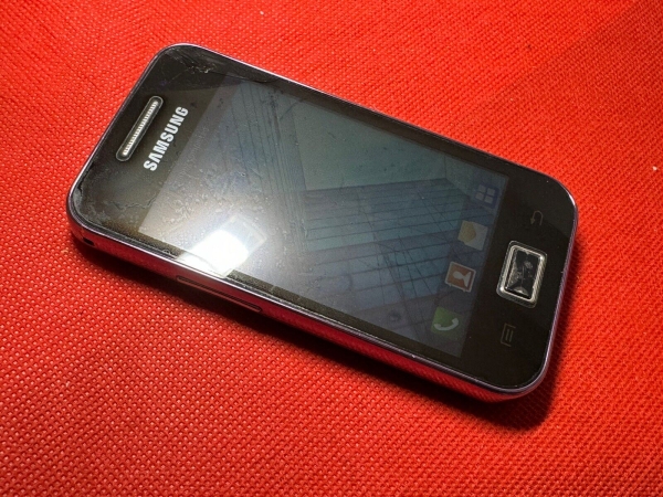 Samsung Galaxy Ace GT-S5830 – Smartphone schwarz/lila (entsperrt)