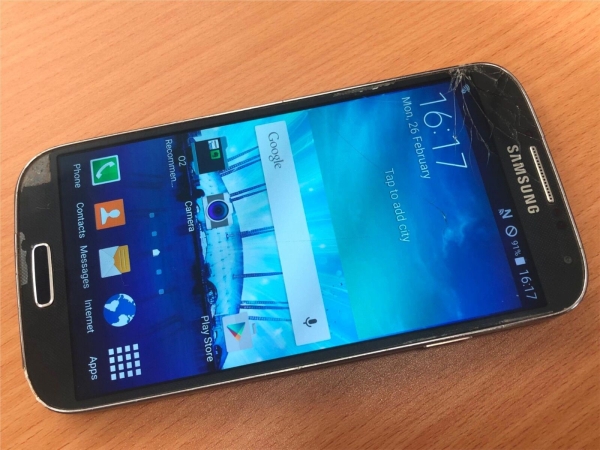 Samsung Galaxy S4 GT-I9505 schwarz (entsperrt) Android 5 Smartphone mit Beschädigungen