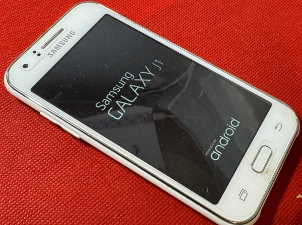 Samsung Galaxy J1 – J100H 4GB | Weiß (entsperrt) Smartphone