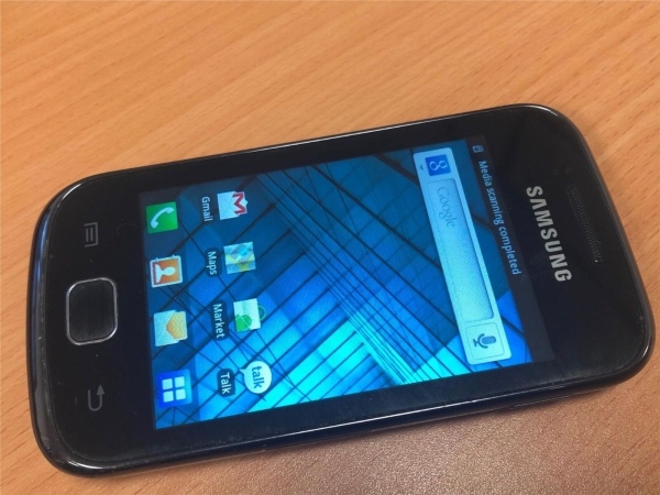 Samsung Galaxy Gio S5660 (entsperrt) schwarz Android 2.3 Smartphone