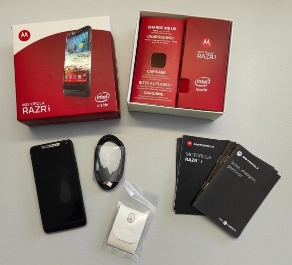 Motorola  RAZR i XT890 – 8GB – Schwarz (Ohne Simlock) Smartphone