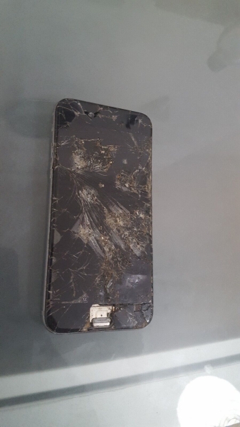 Apple iPhone 6 – ANSTÄNDIGER ZUSTAND! – RISSIG – DEFEKT – NUR FÜR TEILE – ANGEBOTE