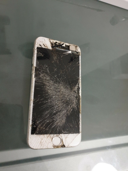 Apple iPhone 6 – ANSTÄNDIGER ZUSTAND! – RISSIG – DEFEKT – NUR FÜR TEILE – ANGEBOTE
