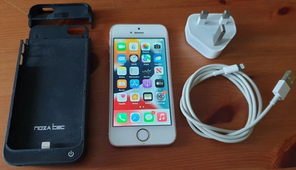 Apple iPhone SE A1723 16GB (entsperrt) Smartphone roségold + externer Akku
