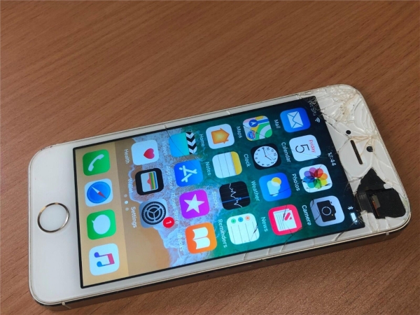 Apple iPhone 5S A1457 – Weiß & Gold – 16GB (entsperrt) Smartphone mit Beschädigung