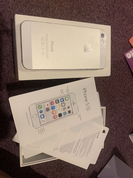 Apple ME433B/A iPhone 5s 16GB 8 MP 1,3 GHz Smartphone (entsperrt) – silber
