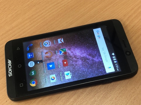 Archos 40 Power – schwarz 8 GB (entsperrt) Android 5.1 Smartphone