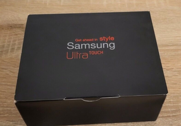 Samsung  Ultra Touch GT-S8300 – Platin Rot (Ohne Simlock) Smartphone