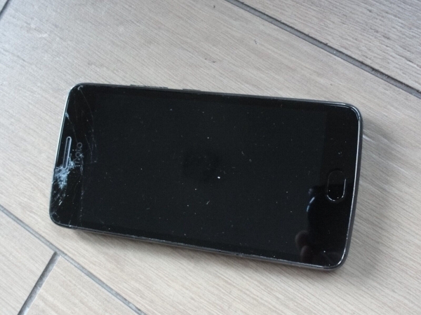 Motorola Moto G5 Handy, entsperrt, funktioniert einwandfrei, Bildschirm rissig