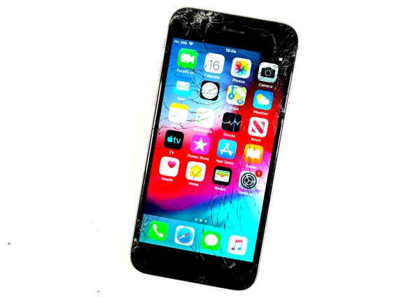 Apple iPhone 6 64GB Spacegrau entsperrt A1586 Smashed Screen funktioniert einwandfrei 948